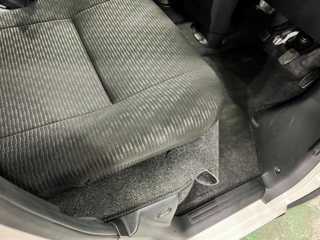 ハイゼットカーゴクルーズ　走行１００６６キロ／クリアランスソナー一年保証・走行距離無制限走行１００６６キロ　助手席エアバック　クリアランスソナー　オートライト　キーフリー　パワーウィンド（埼玉県）の中古車