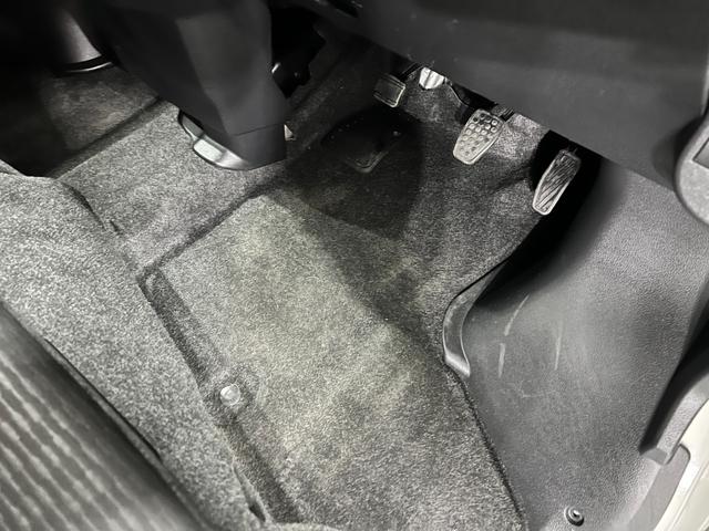 ハイゼットカーゴクルーズ　走行１００６６キロ／クリアランスソナー一年保証・走行距離無制限走行１００６６キロ　助手席エアバック　クリアランスソナー　オートライト　キーフリー　パワーウィンド（埼玉県）の中古車