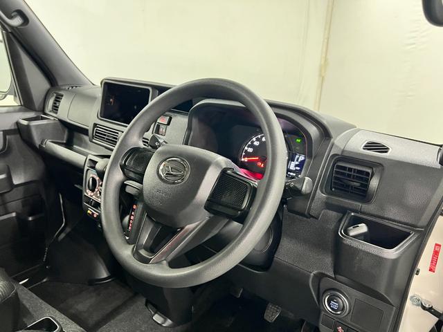 ハイゼットカーゴクルーズ　走行１００６６キロ／クリアランスソナー一年保証・走行距離無制限走行１００６６キロ　助手席エアバック　クリアランスソナー　オートライト　キーフリー　パワーウィンド（埼玉県）の中古車