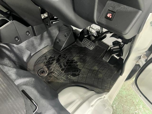 ハイゼットトラックＥＸＴ　走行９９９３キロ／クリアランスソナ／プッシュスタート一年保証・走行距離無制限走行９９９３キロ　助手席エアバック　純正カーペットマット　クリアランスソナー　オートライト　アイドリングストップ　プッシュスタート（埼玉県）の中古車