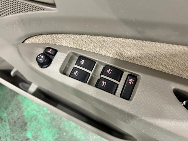 ムーヴＸ　ＳＡ　走行３５６２５キロ／オートライト／純正マット１年保証距離無制限　走行距離３５６２５キロ　純正マット　助手席エアバッグ　オートライト　アイドリングストップ　電動格納式ドアミラー　プッシュボタンスタート　シートアンダートレイ（埼玉県）の中古車