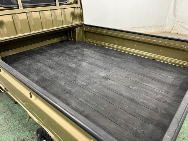 ハイゼットトラックジャンボエクストラ　４ＷＤ／走行３５７４８キロ／ディスプレイ１年保証距離無制限　走行距離３５７４８キロ　４ＷＤ　ディスプレイオーディオ　バックカメラ　ブルートゥース　純正マット　クリアランスソナー　オートライト　ＬＥＤヘッドランプ　アイドリングストップ（埼玉県）の中古車