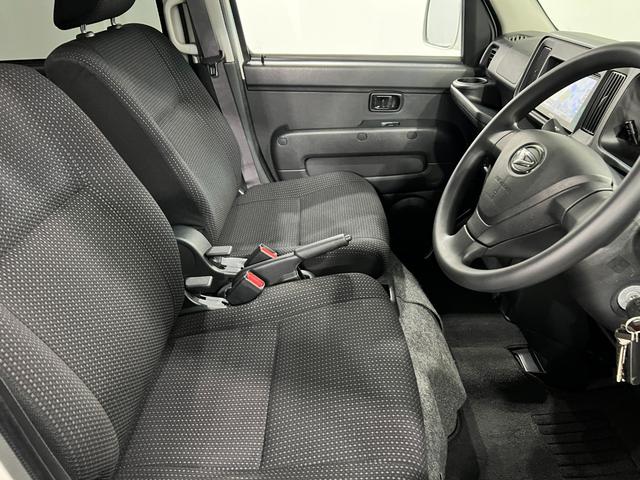 ハイゼットカーゴデッキバンＧ　走行８８４９７キロ／車検整備付／４ＷＤ／ナビ一年保証・走行距離無制限走行８８４９７キロ　フルセグナビ　バックカメラ　ドラレコ　車検整備付　４ＷＤ　ＬＥＤヘッドライト（埼玉県）の中古車