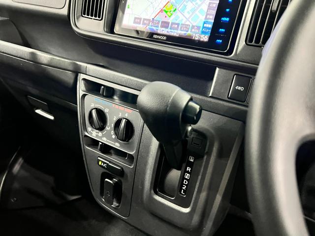 ハイゼットカーゴデッキバンＧ　走行８８４９７キロ／車検整備付／４ＷＤ／ナビ一年保証・走行距離無制限走行８８４９７キロ　フルセグナビ　バックカメラ　ドラレコ　車検整備付　４ＷＤ　ＬＥＤヘッドライト（埼玉県）の中古車