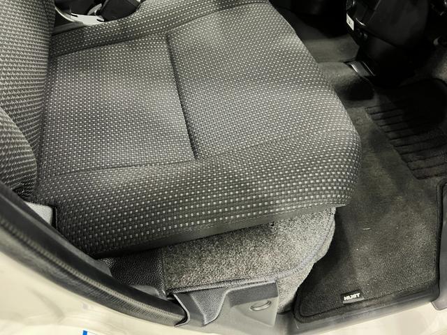 ハイゼットカーゴデッキバンＧ　走行８８４９７キロ／車検整備付／４ＷＤ／ナビ一年保証・走行距離無制限走行８８４９７キロ　フルセグナビ　バックカメラ　ドラレコ　車検整備付　４ＷＤ　ＬＥＤヘッドライト（埼玉県）の中古車