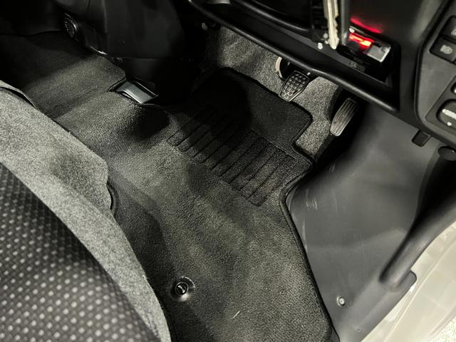 ハイゼットカーゴデッキバンＧ　走行８８４９７キロ／車検整備付／４ＷＤ／ナビ一年保証・走行距離無制限走行８８４９７キロ　フルセグナビ　バックカメラ　ドラレコ　車検整備付　４ＷＤ　ＬＥＤヘッドライト（埼玉県）の中古車