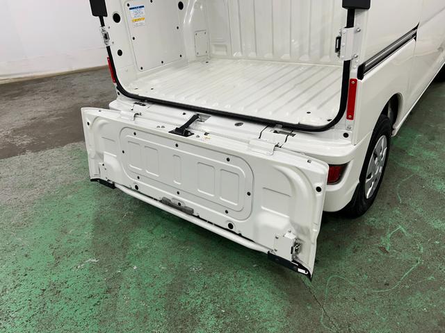 ハイゼットカーゴデッキバンＧ　走行８８４９７キロ／車検整備付／４ＷＤ／ナビ一年保証・走行距離無制限走行８８４９７キロ　フルセグナビ　バックカメラ　ドラレコ　車検整備付　４ＷＤ　ＬＥＤヘッドライト（埼玉県）の中古車