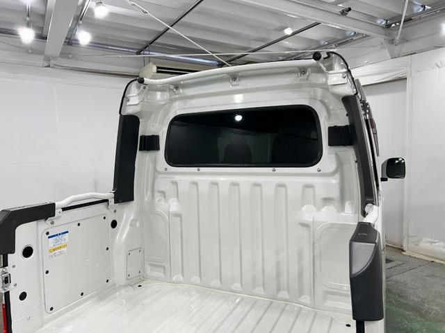 ハイゼットカーゴデッキバンＧ　走行８８４９７キロ／車検整備付／４ＷＤ／ナビ一年保証・走行距離無制限走行８８４９７キロ　フルセグナビ　バックカメラ　ドラレコ　車検整備付　４ＷＤ　ＬＥＤヘッドライト（埼玉県）の中古車