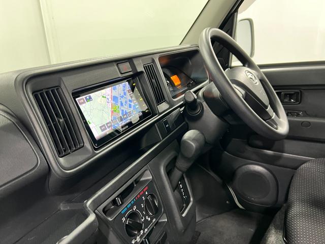 ハイゼットカーゴデッキバンＧ　走行８８４９７キロ／車検整備付／４ＷＤ／ナビ一年保証・走行距離無制限走行８８４９７キロ　フルセグナビ　バックカメラ　ドラレコ　車検整備付　４ＷＤ　ＬＥＤヘッドライト（埼玉県）の中古車