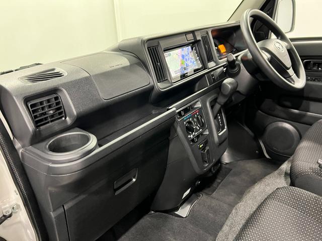 ハイゼットカーゴデッキバンＧ　走行８８４９７キロ／車検整備付／４ＷＤ／ナビ一年保証・走行距離無制限走行８８４９７キロ　フルセグナビ　バックカメラ　ドラレコ　車検整備付　４ＷＤ　ＬＥＤヘッドライト（埼玉県）の中古車