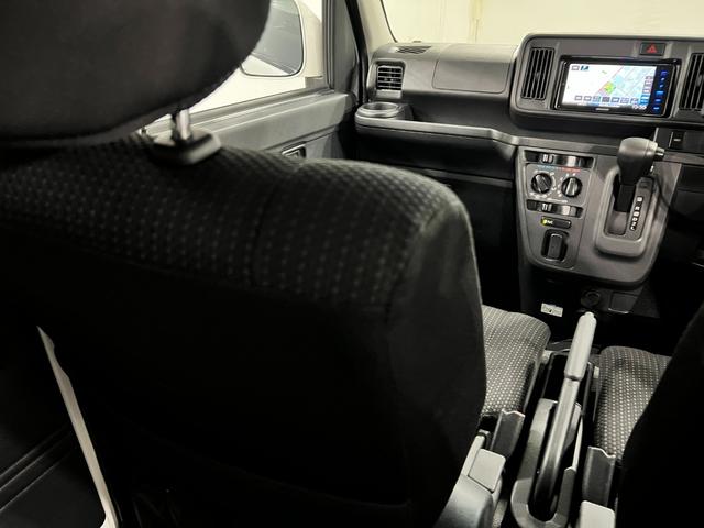 ハイゼットカーゴデッキバンＧ　走行８８４９７キロ／車検整備付／４ＷＤ／ナビ一年保証・走行距離無制限走行８８４９７キロ　フルセグナビ　バックカメラ　ドラレコ　車検整備付　４ＷＤ　ＬＥＤヘッドライト（埼玉県）の中古車