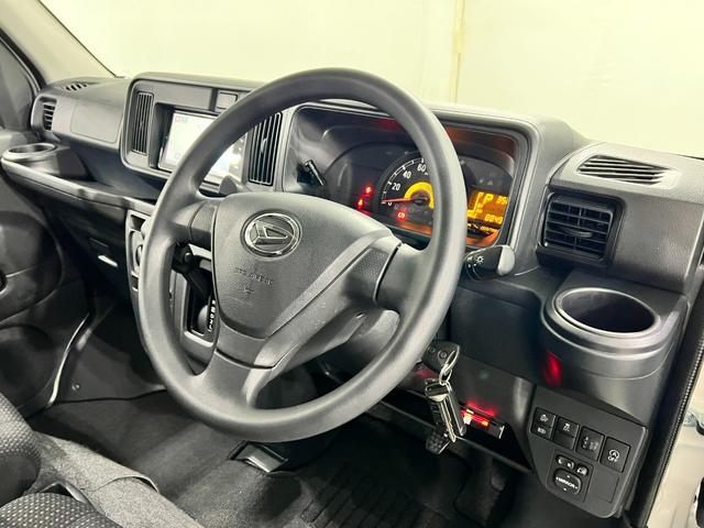 ハイゼットカーゴデッキバンＧ　走行８８４９７キロ／車検整備付／４ＷＤ／ナビ一年保証・走行距離無制限走行８８４９７キロ　フルセグナビ　バックカメラ　ドラレコ　車検整備付　４ＷＤ　ＬＥＤヘッドライト（埼玉県）の中古車