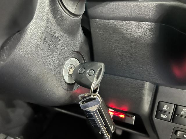 ハイゼットカーゴデッキバンＧ　走行８８４９７キロ／車検整備付／４ＷＤ／ナビ一年保証・走行距離無制限走行８８４９７キロ　フルセグナビ　バックカメラ　ドラレコ　車検整備付　４ＷＤ　ＬＥＤヘッドライト（埼玉県）の中古車