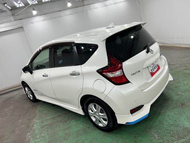 ノートe−パワー X 走行24243キロ/ナビ/全周囲カメラ一年保証・走行距離無制限走行24243キロ フルセグナビ ブルートゥース 全周囲カメラ オートライト 助手席エアバック 純正カーペットマット(埼玉県)の中古車