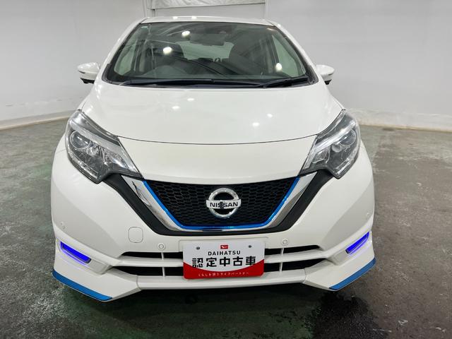 ノートe−パワー X 走行24243キロ/ナビ/全周囲カメラ一年保証・走行距離無制限走行24243キロ フルセグナビ ブルートゥース 全周囲カメラ オートライト 助手席エアバック 純正カーペットマット(埼玉県)の中古車