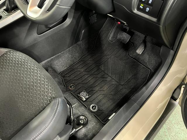 ロッキープレミアムＧ　車検整備付／走行５０３７キロ／ナビ／ドラレコ１年保証距離無制限　走行距離５０３７キロ　フルセグナビ　パノラマモニター　ドラレコ　純正マット　サイドエアバッグ　ＬＥＤヘッドランプ　アイドリングストップ　シートヒーター　オート格納式ドアミラー（埼玉県）の中古車