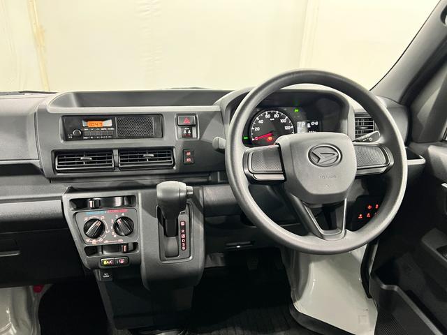 ハイゼットカーゴスペシャル　走行３２３４キロ／４ＷＤ／フィルム／オートライト一年保証・走行距離無制限走行３２３４キロ　４ＷＤ　スモークフィルム　純正カーペットマット　クリアランスソナー　オートライト　アイドリングストップ（埼玉県）の中古車