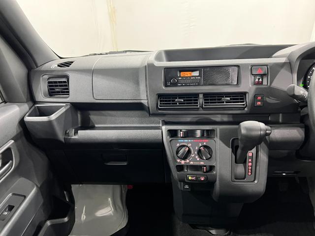 ハイゼットカーゴスペシャル　走行３２３４キロ／４ＷＤ／フィルム／オートライト一年保証・走行距離無制限走行３２３４キロ　４ＷＤ　スモークフィルム　純正カーペットマット　クリアランスソナー　オートライト　アイドリングストップ（埼玉県）の中古車