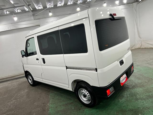 ハイゼットカーゴスペシャル　走行３２３４キロ／４ＷＤ／フィルム／オートライト一年保証・走行距離無制限走行３２３４キロ　４ＷＤ　スモークフィルム　純正カーペットマット　クリアランスソナー　オートライト　アイドリングストップ（埼玉県）の中古車