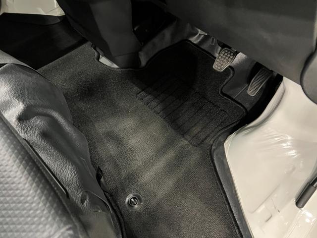 ハイゼットカーゴスペシャル　走行３２３４キロ／４ＷＤ／フィルム／オートライト一年保証・走行距離無制限走行３２３４キロ　４ＷＤ　スモークフィルム　純正カーペットマット　クリアランスソナー　オートライト　アイドリングストップ（埼玉県）の中古車