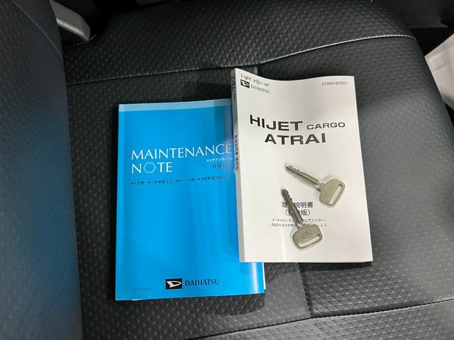 ハイゼットカーゴスペシャル　走行３２３４キロ／４ＷＤ／フィルム／オートライト一年保証・走行距離無制限走行３２３４キロ　４ＷＤ　スモークフィルム　純正カーペットマット　クリアランスソナー　オートライト　アイドリングストップ（埼玉県）の中古車