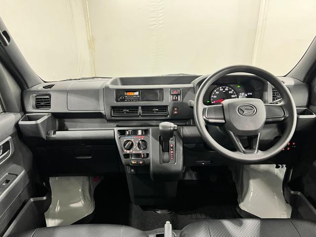 ハイゼットカーゴスペシャル　走行３２３４キロ／４ＷＤ／フィルム／オートライト一年保証・走行距離無制限走行３２３４キロ　４ＷＤ　スモークフィルム　純正カーペットマット　クリアランスソナー　オートライト　アイドリングストップ（埼玉県）の中古車