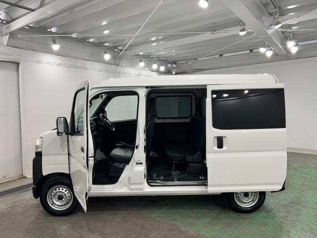 ハイゼットカーゴスペシャル　走行３２３４キロ／４ＷＤ／フィルム／オートライト一年保証・走行距離無制限走行３２３４キロ　４ＷＤ　スモークフィルム　純正カーペットマット　クリアランスソナー　オートライト　アイドリングストップ（埼玉県）の中古車