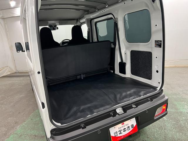 ハイゼットカーゴスペシャル　走行３２３４キロ／４ＷＤ／フィルム／オートライト一年保証・走行距離無制限走行３２３４キロ　４ＷＤ　スモークフィルム　純正カーペットマット　クリアランスソナー　オートライト　アイドリングストップ（埼玉県）の中古車