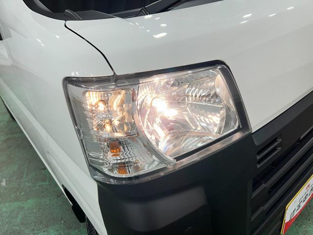 ハイゼットカーゴスペシャル　走行３２３４キロ／４ＷＤ／フィルム／オートライト一年保証・走行距離無制限走行３２３４キロ　４ＷＤ　スモークフィルム　純正カーペットマット　クリアランスソナー　オートライト　アイドリングストップ（埼玉県）の中古車