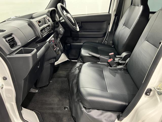 ハイゼットカーゴスペシャル　走行３２３４キロ／４ＷＤ／フィルム／オートライト一年保証・走行距離無制限走行３２３４キロ　４ＷＤ　スモークフィルム　純正カーペットマット　クリアランスソナー　オートライト　アイドリングストップ（埼玉県）の中古車