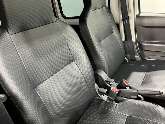 ハイゼットカーゴスペシャル　走行３２３４キロ／４ＷＤ／フィルム／オートライト一年保証・走行距離無制限走行３２３４キロ　４ＷＤ　スモークフィルム　純正カーペットマット　クリアランスソナー　オートライト　アイドリングストップ（埼玉県）の中古車