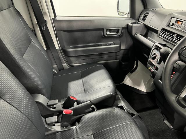 ハイゼットカーゴスペシャル　走行３２３４キロ／４ＷＤ／フィルム／オートライト一年保証・走行距離無制限走行３２３４キロ　４ＷＤ　スモークフィルム　純正カーペットマット　クリアランスソナー　オートライト　アイドリングストップ（埼玉県）の中古車