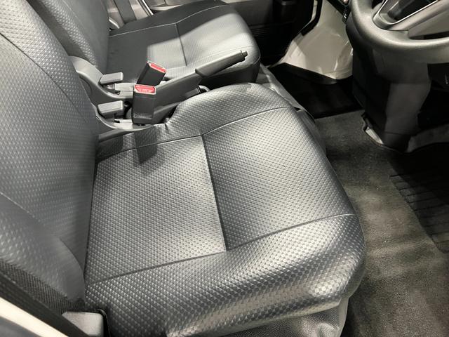 ハイゼットカーゴスペシャル　走行３２３４キロ／４ＷＤ／フィルム／オートライト一年保証・走行距離無制限走行３２３４キロ　４ＷＤ　スモークフィルム　純正カーペットマット　クリアランスソナー　オートライト　アイドリングストップ（埼玉県）の中古車