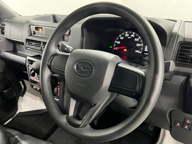 ハイゼットカーゴスペシャル　走行３２３４キロ／４ＷＤ／フィルム／オートライト一年保証・走行距離無制限走行３２３４キロ　４ＷＤ　スモークフィルム　純正カーペットマット　クリアランスソナー　オートライト　アイドリングストップ（埼玉県）の中古車