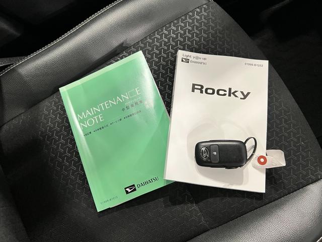 ロッキープレミアムG 走行11198キロ/LEDヘッドライト一年保証・走行距離無制限 走行11198キロ サイドエアバック クリアランスソナー オートマチックハイビーム オートライト LEDヘッドライト シートヒーター(埼玉県)の中古車