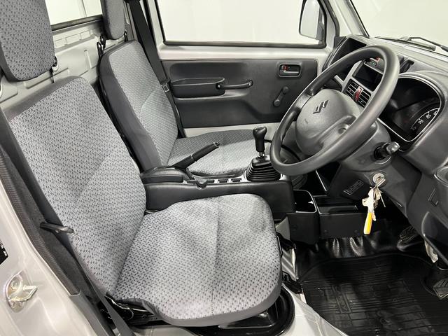 キャリイトラックＫＣエアコン・パワステ　ＭＴ車／走行２６６４３キロ／ラジオ１年保証距離無制限　走行距離２６６４３キロ　５速ＭＴ　ＦＭＡＭラジオ　純正フロアマット　荷台作業灯　マニュアルエアコン　スペアキー（埼玉県）の中古車