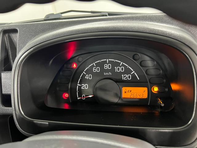 キャリイトラックＫＣエアコン・パワステ　ＭＴ車／走行２６６４３キロ／ラジオ１年保証距離無制限　走行距離２６６４３キロ　５速ＭＴ　ＦＭＡＭラジオ　純正フロアマット　荷台作業灯　マニュアルエアコン　スペアキー（埼玉県）の中古車