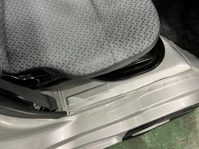 キャリイトラックＫＣエアコン・パワステ　ＭＴ車／走行２６６４３キロ／ラジオ１年保証距離無制限　走行距離２６６４３キロ　５速ＭＴ　ＦＭＡＭラジオ　純正フロアマット　荷台作業灯　マニュアルエアコン　スペアキー（埼玉県）の中古車