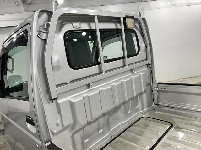キャリイトラックＫＣエアコン・パワステ　ＭＴ車／走行２６６４３キロ／ラジオ１年保証距離無制限　走行距離２６６４３キロ　５速ＭＴ　ＦＭＡＭラジオ　純正フロアマット　荷台作業灯　マニュアルエアコン　スペアキー（埼玉県）の中古車