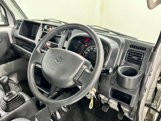 キャリイトラックＫＣエアコン・パワステ　ＭＴ車／走行２６６４３キロ／ラジオ１年保証距離無制限　走行距離２６６４３キロ　５速ＭＴ　ＦＭＡＭラジオ　純正フロアマット　荷台作業灯　マニュアルエアコン　スペアキー（埼玉県）の中古車