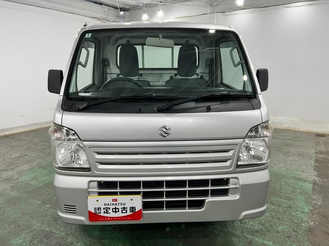 キャリイトラックＫＣエアコン・パワステ　ＭＴ車／走行２６６４３キロ／ラジオ１年保証距離無制限　走行距離２６６４３キロ　５速ＭＴ　ＦＭＡＭラジオ　純正フロアマット　荷台作業灯　マニュアルエアコン　スペアキー（埼玉県）の中古車