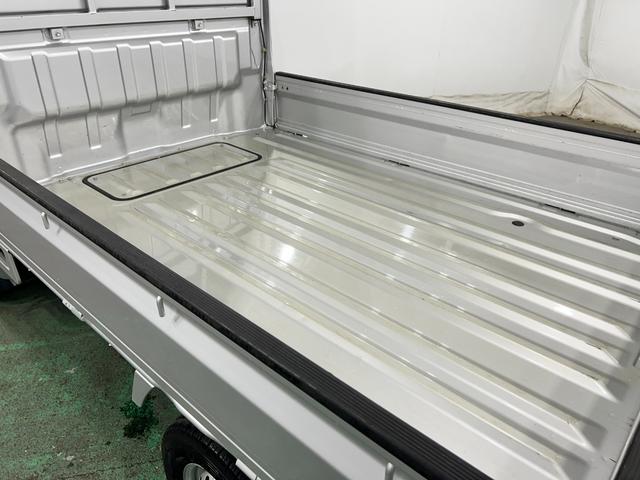 キャリイトラックＫＣエアコン・パワステ　ＭＴ車／走行２６６４３キロ／ラジオ１年保証距離無制限　走行距離２６６４３キロ　５速ＭＴ　ＦＭＡＭラジオ　純正フロアマット　荷台作業灯　マニュアルエアコン　スペアキー（埼玉県）の中古車
