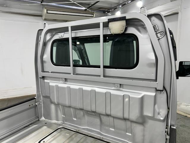 キャリイトラックＫＣエアコン・パワステ　ＭＴ車／走行２６６４３キロ／ラジオ１年保証距離無制限　走行距離２６６４３キロ　５速ＭＴ　ＦＭＡＭラジオ　純正フロアマット　荷台作業灯　マニュアルエアコン　スペアキー（埼玉県）の中古車