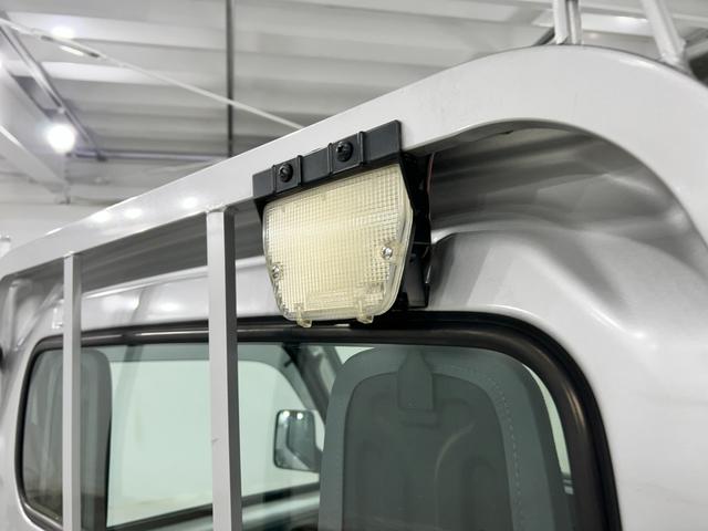 キャリイトラックＫＣエアコン・パワステ　ＭＴ車／走行２６６４３キロ／ラジオ１年保証距離無制限　走行距離２６６４３キロ　５速ＭＴ　ＦＭＡＭラジオ　純正フロアマット　荷台作業灯　マニュアルエアコン　スペアキー（埼玉県）の中古車