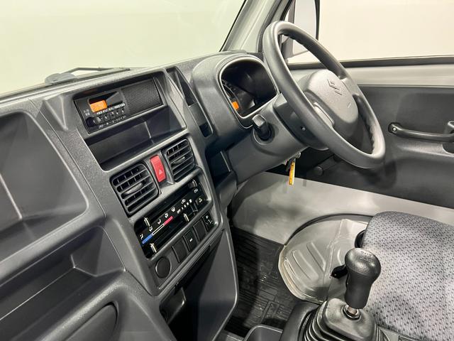 キャリイトラックＫＣエアコン・パワステ　ＭＴ車／走行２６６４３キロ／ラジオ１年保証距離無制限　走行距離２６６４３キロ　５速ＭＴ　ＦＭＡＭラジオ　純正フロアマット　荷台作業灯　マニュアルエアコン　スペアキー（埼玉県）の中古車