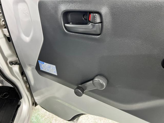 キャリイトラックＫＣエアコン・パワステ　ＭＴ車／走行２６６４３キロ／ラジオ１年保証距離無制限　走行距離２６６４３キロ　５速ＭＴ　ＦＭＡＭラジオ　純正フロアマット　荷台作業灯　マニュアルエアコン　スペアキー（埼玉県）の中古車