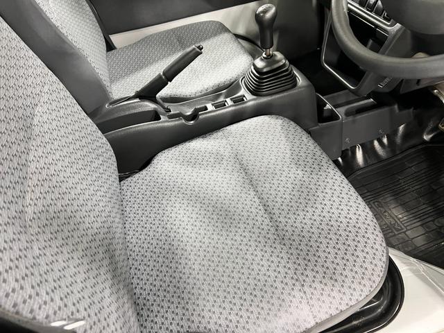 キャリイトラックＫＣエアコン・パワステ　ＭＴ車／走行２６６４３キロ／ラジオ１年保証距離無制限　走行距離２６６４３キロ　５速ＭＴ　ＦＭＡＭラジオ　純正フロアマット　荷台作業灯　マニュアルエアコン　スペアキー（埼玉県）の中古車