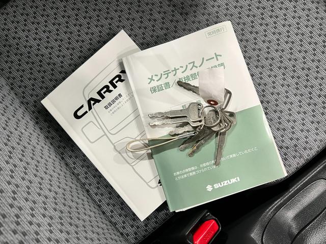 キャリイトラックＫＣエアコン・パワステ　ＭＴ車／走行２６６４３キロ／ラジオ１年保証距離無制限　走行距離２６６４３キロ　５速ＭＴ　ＦＭＡＭラジオ　純正フロアマット　荷台作業灯　マニュアルエアコン　スペアキー（埼玉県）の中古車