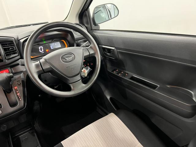 ミライースＬ　ＳＡIII　走行５３３８キロ／オートライト／マット１年保証距離無制限　走行距離５３３８キロ　フロアマット　助手席エアバッグ　クリアランスソナー　オートマチックハイビーム　オートライト　アイドリングストップ　スマートアシスト３（埼玉県）の中古車