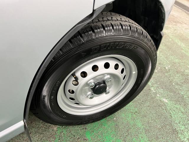 ハイゼットカーゴＤＸ　走行５４４９３キロ／クリアランスソナー一年保証・走行距離無制限走行５４４９３キロ　助手席エアバック　純正カーペットマット　クリアランスソナー　オートライト　アイドリングストップ（埼玉県）の中古車
